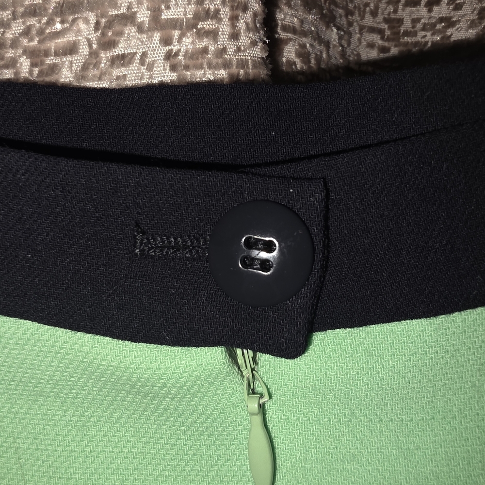 Escada Mint Green and Black Short Sleeve Top And matching Skirt - Picture 9 of 13